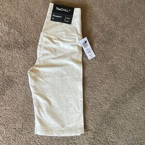 Aritzia TNA Chill Atmosphere 9’ biker shorts. High rise 2xs health light oatmeal